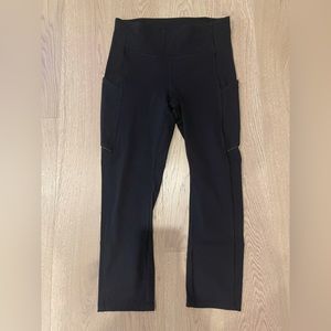 Lululemon cropped, pocketed, leggings